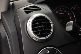 2014款双龙爱腾2.3L四驱自动豪华汽油版