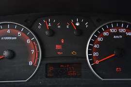 2014款双龙爱腾2.3L四驱自动豪华汽油版