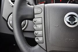 2014款双龙爱腾2.3L四驱自动豪华汽油版