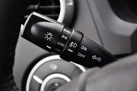 2014款双龙爱腾2.3L四驱自动豪华汽油版