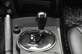 2014款双龙爱腾2.3L四驱自动豪华汽油版