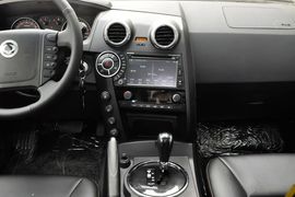 2014款双龙爱腾2.3L四驱自动豪华汽油版