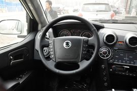 2014款双龙爱腾2.3L四驱自动豪华汽油版