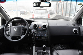 2014款双龙爱腾2.3L四驱自动豪华汽油版