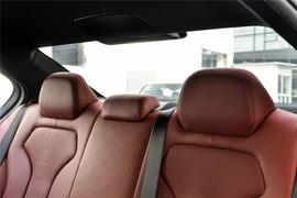 2016款宝马M3四门轿跑车