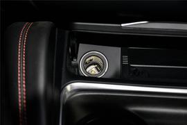 2016款宝马M3四门轿跑车