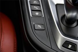 2016款宝马M3四门轿跑车