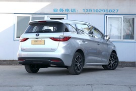 2017款比亚迪宋MAX