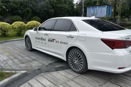 2016款丰田皇冠