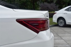 2016款丰田皇冠