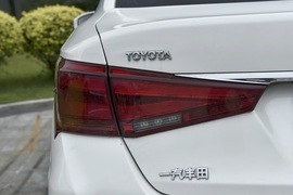 2016款丰田皇冠