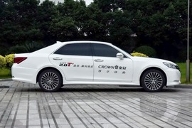 2016款丰田皇冠