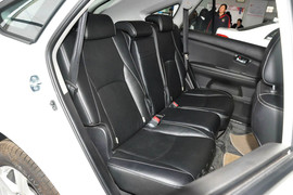 2013款比亚迪S6白金版2.0L手动尊贵型