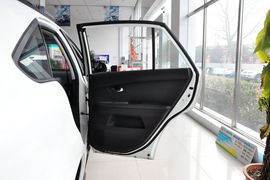 2013款比亚迪S6白金版2.0L手动尊贵型