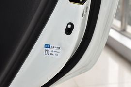 2013款比亚迪S6白金版2.0L手动尊贵型