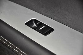 2013款比亚迪S6白金版2.0L手动尊贵型