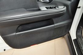 2013款比亚迪S6白金版2.0L手动尊贵型