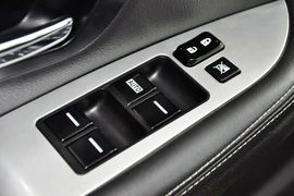 2013款比亚迪S6白金版2.0L手动尊贵型