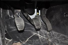 2013款比亚迪S6白金版2.0L手动尊贵型