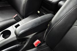 2013款比亚迪S6白金版2.0L手动尊贵型