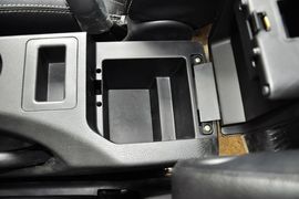 2013款比亚迪S6白金版2.0L手动尊贵型