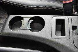 2013款比亚迪S6白金版2.0L手动尊贵型