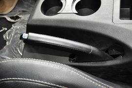 2013款比亚迪S6白金版2.0L手动尊贵型