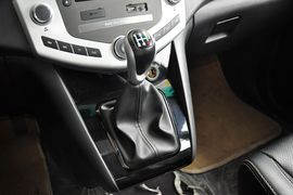 2013款比亚迪S6白金版2.0L手动尊贵型