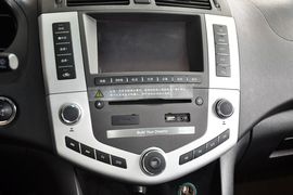 2013款比亚迪S6白金版2.0L手动尊贵型