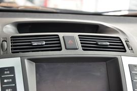 2013款比亚迪S6白金版2.0L手动尊贵型