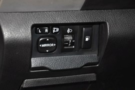 2013款比亚迪S6白金版2.0L手动尊贵型