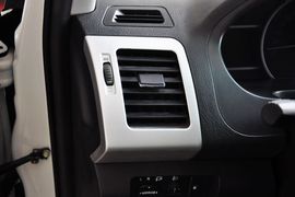 2013款比亚迪S6白金版2.0L手动尊贵型