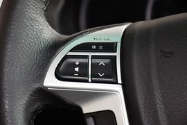 2013款比亚迪S6白金版2.0L手动尊贵型