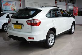 2013款比亚迪S6白金版2.0L手动尊贵型
