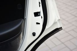 2014款双龙爱腾2.0T两驱自动精英柴油版