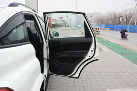 2014款双龙爱腾2.0T两驱自动精英柴油版