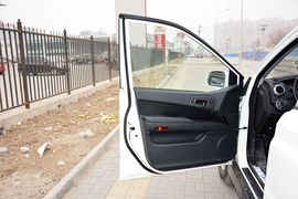 2014款双龙爱腾2.0T两驱自动精英柴油版