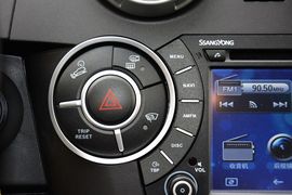 2014款双龙爱腾2.0T两驱自动精英柴油版