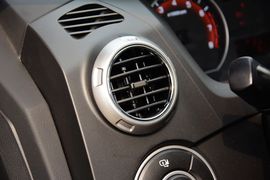 2014款双龙爱腾2.0T两驱自动精英柴油版