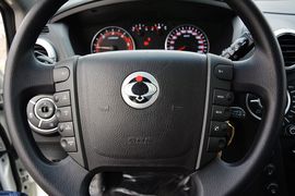 2014款双龙爱腾2.0T两驱自动精英柴油版