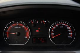 2014款双龙爱腾2.0T两驱自动精英柴油版