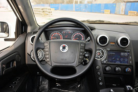 2014款双龙爱腾2.0T两驱自动精英柴油版