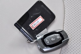 2013款比亚迪速锐1.5L手动豪华型