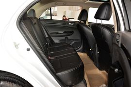 2013款比亚迪速锐1.5L手动豪华型