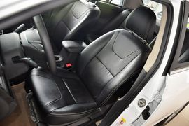 2013款比亚迪速锐1.5L手动豪华型