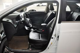 2013款比亚迪速锐1.5L手动豪华型
