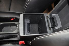 2013款比亚迪速锐1.5L手动豪华型