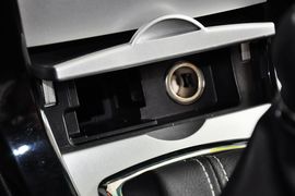 2013款比亚迪速锐1.5L手动豪华型
