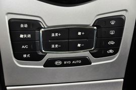 2013款比亚迪速锐1.5L手动豪华型