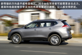 外出试驾2014款奇骏2.5L
